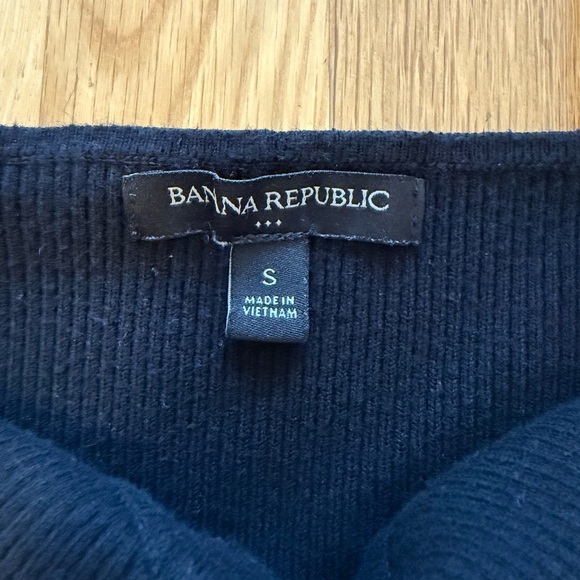 Banana Republic Black Ribbed Knit V-Neck Tank Top | Size Small - Picture 3 of 6